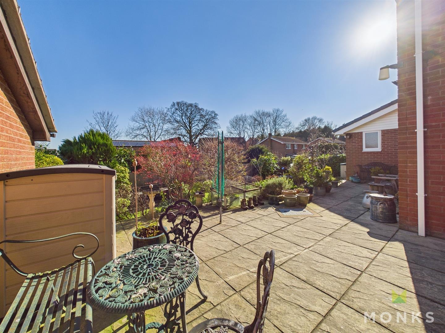 2 Breidden Close, Oswestry, SY11 1TT For Sale